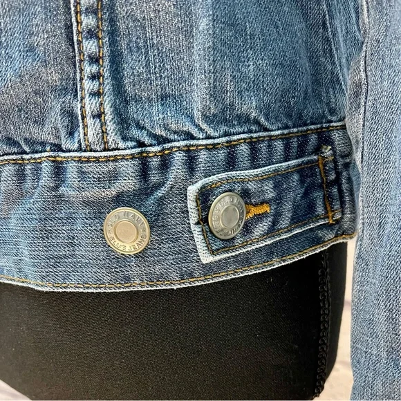 Old Navy Denim Jacket Women’s - Picture 4 of 9